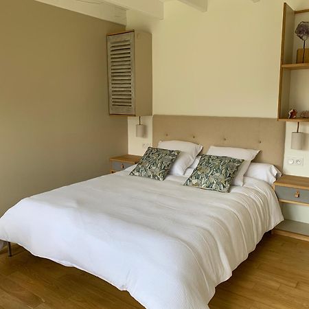 Bed and Breakfast Aux Logis De Fonfroide Chez Mylene & David Marcoles Esterno foto
