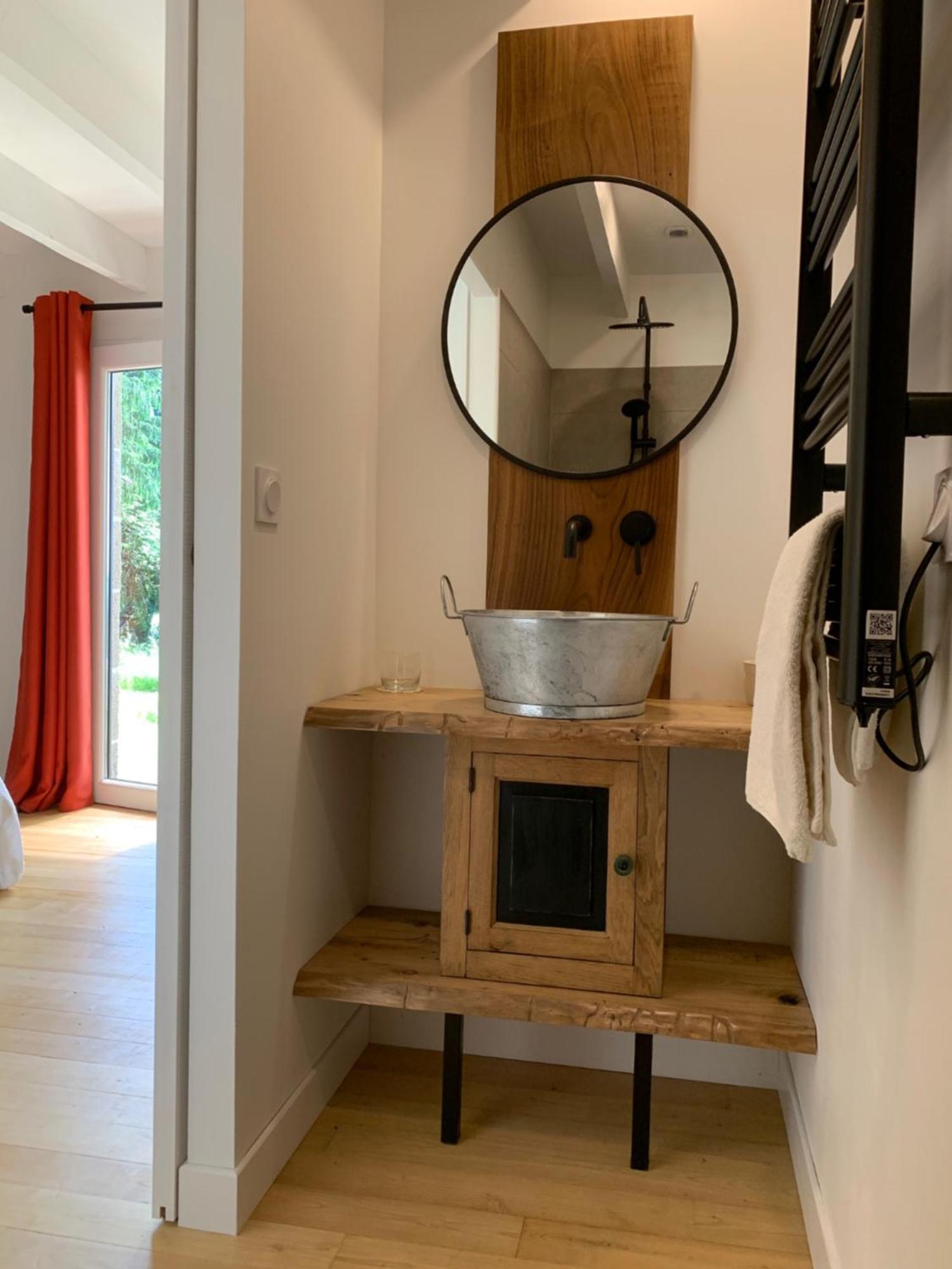 Bed and Breakfast Aux Logis De Fonfroide Chez Mylene & David Marcoles Esterno foto