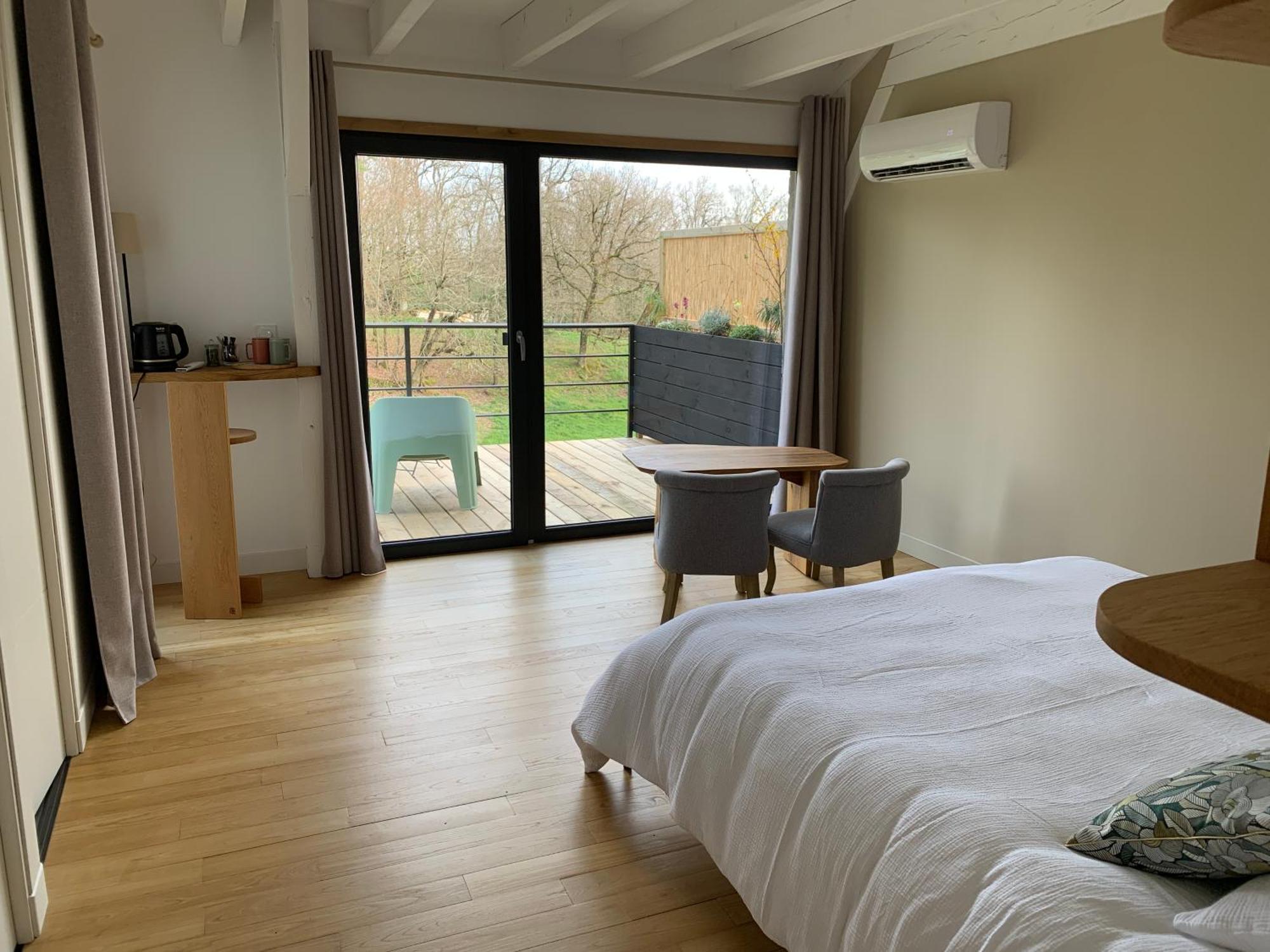 Bed and Breakfast Aux Logis De Fonfroide Chez Mylene & David Marcoles Esterno foto